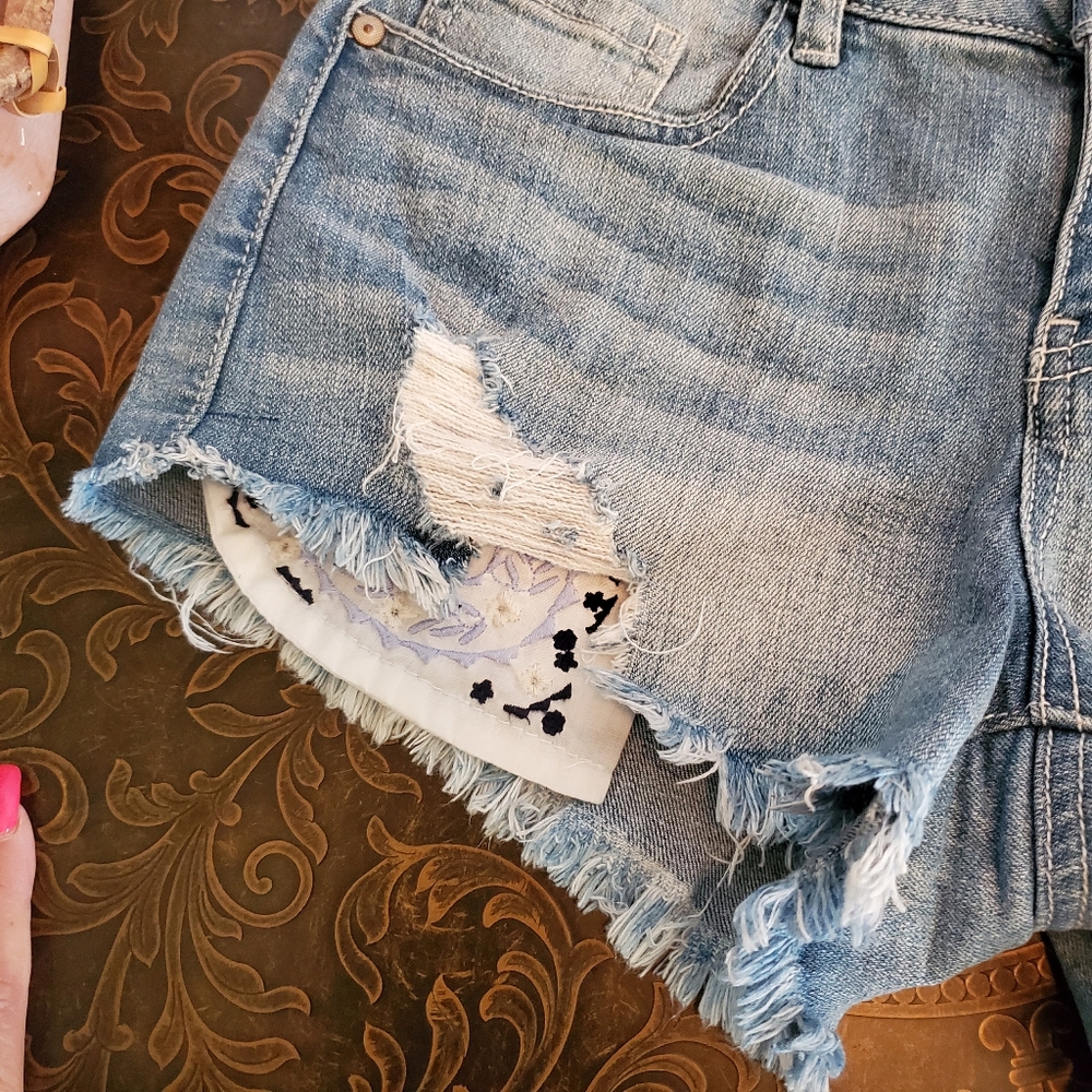 Harper Embroidery Pocket Distressed Short - Picture 2 of 10